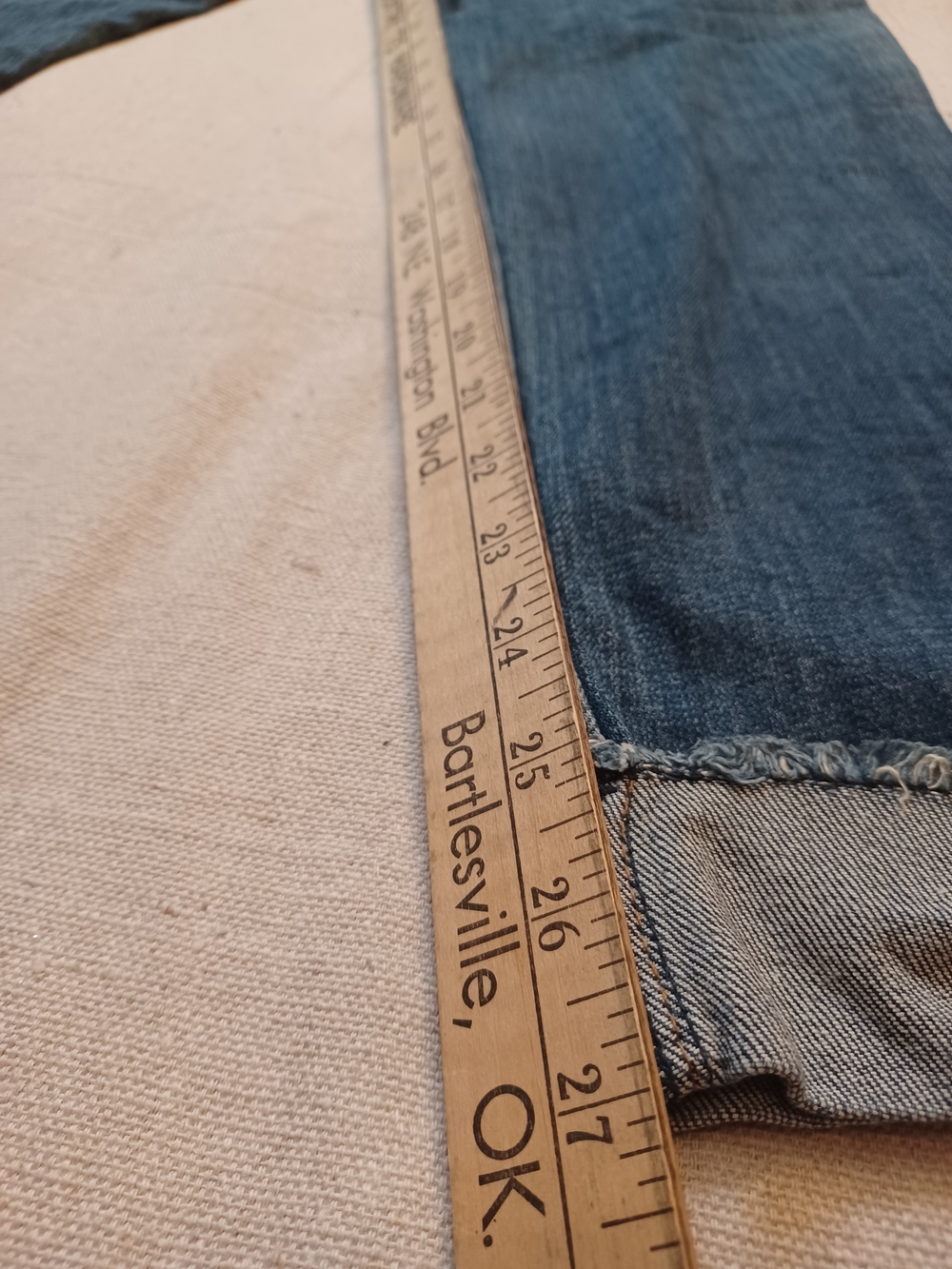 Kut from the Kloth Amy Distressed Ankle Straight Leg Jeans Women's Size 10 - Picture 9 of 10